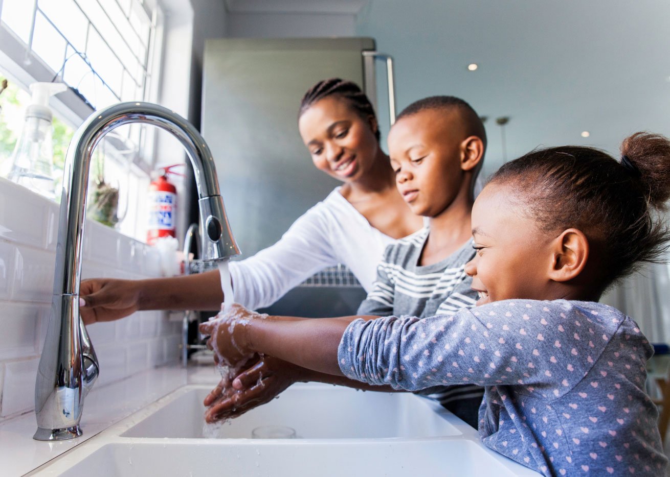 mom and kids washing hands